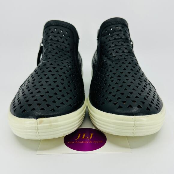 ECCO Women's Soft 7 Laser Cut Black Leather Ankle Booties Size 39 EU/ 8 US - Picture 2 of 10